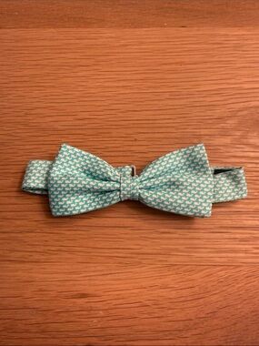 Vineyard Vines Patterned Boy’s Bow Tie